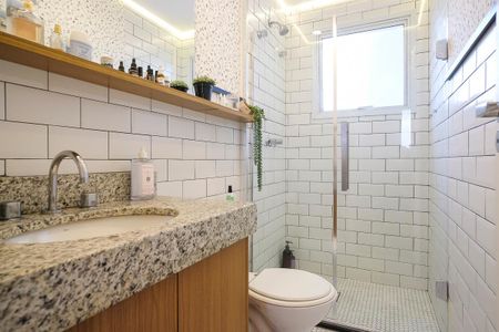 Apartamento à venda com 78m², 2 quartos e 2 vagasBanheiro da suíte