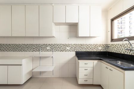 Apartamento à venda com 99m², 3 quartos e 2 vagasCozinha