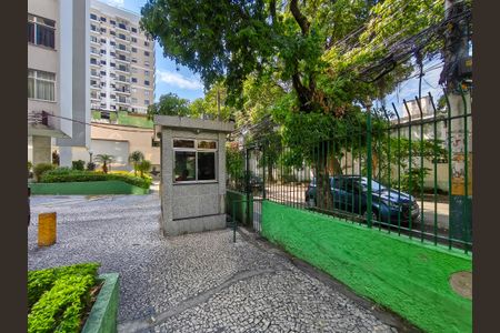 Apartamento à venda com 75m², 2 quartos e 1 vaga Apartamento à venda com 75m², 2 quartos e 1 vagaFachada e portaria