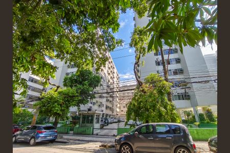 Apartamento à venda com 75m², 2 quartos e 1 vaga Apartamento à venda com 75m², 2 quartos e 1 vagaFachada e portaria