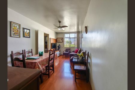 Apartamento à venda com 75m², 2 quartos e 1 vaga Apartamento à venda com 75m², 2 quartos e 1 vagaSala