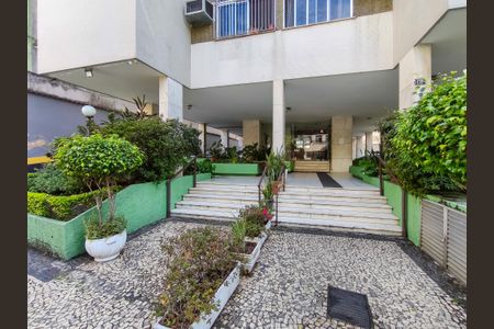 Apartamento à venda com 75m², 2 quartos e 1 vaga Apartamento à venda com 75m², 2 quartos e 1 vagaFachada e portaria