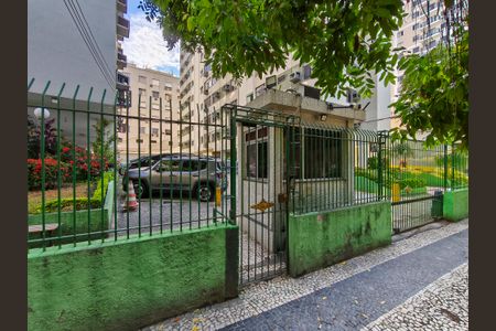 Apartamento à venda com 75m², 2 quartos e 1 vaga Apartamento à venda com 75m², 2 quartos e 1 vagaFachada e portaria