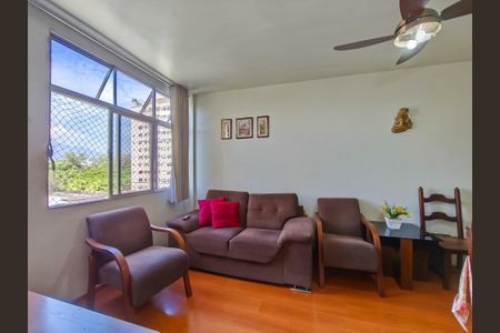 Apartamento à venda com 75m², 2 quartos e 1 vaga Apartamento à venda com 75m², 2 quartos e 1 vagaSala
