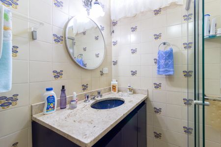 Casa de condomínio à venda com 219m², 3 quartos e 3 vagas Casa de condomínio à venda com 219m², 3 quartos e 3 vagasBanheiro