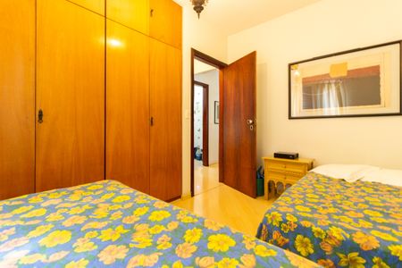 Casa de condomínio à venda com 219m², 3 quartos e 3 vagas Casa de condomínio à venda com 219m², 3 quartos e 3 vagasQuarto 2