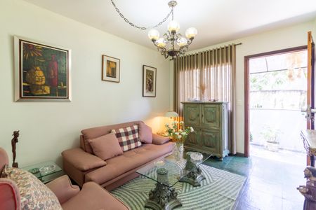 Casa de condomínio à venda com 219m², 3 quartos e 3 vagas Casa de condomínio à venda com 219m², 3 quartos e 3 vagasSala