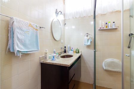 Casa de condomínio à venda com 219m², 3 quartos e 3 vagas Casa de condomínio à venda com 219m², 3 quartos e 3 vagasBanheiro da Suíte