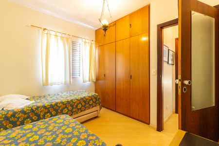 Casa de condomínio à venda com 219m², 3 quartos e 3 vagas Casa de condomínio à venda com 219m², 3 quartos e 3 vagasQuarto 2