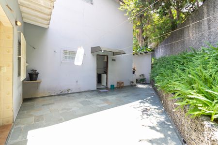 Casa de condomínio à venda com 219m², 3 quartos e 3 vagas Casa de condomínio à venda com 219m², 3 quartos e 3 vagasQuintal