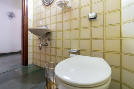 Casa de condomínio à venda com 219m², 3 quartos e 3 vagas Casa de condomínio à venda com 219m², 3 quartos e 3 vagasLavabo Sala de Jantar