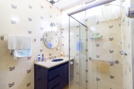 Casa de condomínio à venda com 219m², 3 quartos e 3 vagas Casa de condomínio à venda com 219m², 3 quartos e 3 vagasBanheiro