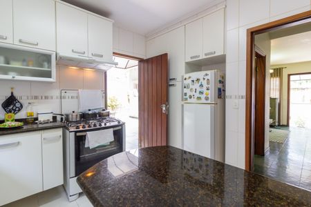 Casa de condomínio à venda com 219m², 3 quartos e 3 vagas Casa de condomínio à venda com 219m², 3 quartos e 3 vagasCozinha
