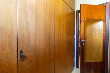 Casa de condomínio à venda com 219m², 3 quartos e 3 vagas Casa de condomínio à venda com 219m², 3 quartos e 3 vagasCloset da suíte