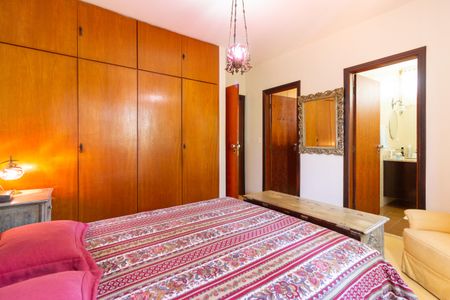 Casa de condomínio à venda com 219m², 3 quartos e 3 vagas Casa de condomínio à venda com 219m², 3 quartos e 3 vagasSuíte