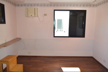 Casa à venda com 500m², 4 quartos e 4 vagasSuíte 2