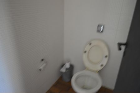 Casa à venda com 500m², 4 quartos e 4 vagasBanheiro da Área da piscina