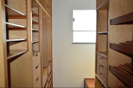 Casa à venda com 500m², 4 quartos e 4 vagasCloset da Suite 2