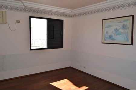 Casa à venda com 500m², 4 quartos e 4 vagasSuíte 2