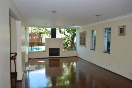 Casa à venda com 500m², 4 quartos e 4 vagasSala