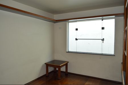 Casa à venda com 500m², 4 quartos e 4 vagasEscrítorio