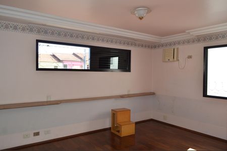 Casa à venda com 500m², 4 quartos e 4 vagasSuíte 2