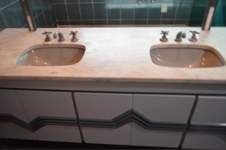 Casa à venda com 500m², 4 quartos e 4 vagasBanheiro da suíte 2