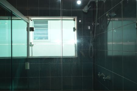 Casa à venda com 500m², 4 quartos e 4 vagasBanheiro da suíte 2