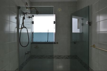 Casa à venda com 500m², 4 quartos e 4 vagasBanheiro da suíte 1