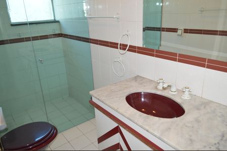 Casa à venda com 500m², 4 quartos e 4 vagasBanheiro da suíte