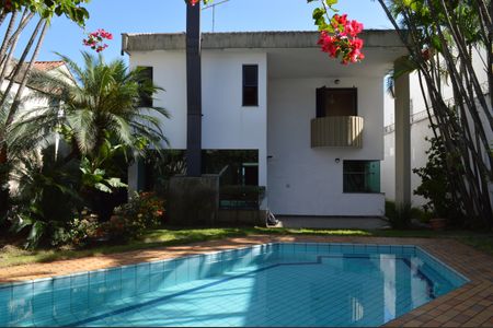 Casa à venda com 500m², 4 quartos e 4 vagasPiscina