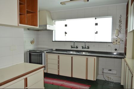 Casa à venda com 500m², 4 quartos e 4 vagasCozinha