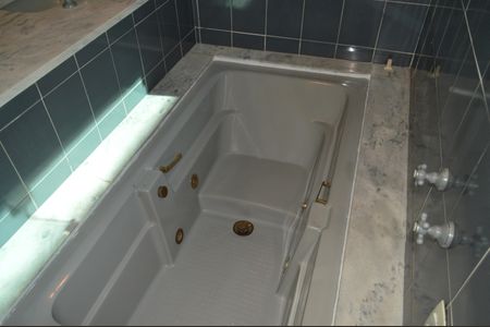 Casa à venda com 500m², 4 quartos e 4 vagasBanheiro da suíte 2