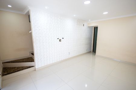 Casa à venda com 137m², 3 quartos e 2 vagas Casa à venda com 137m², 3 quartos e 2 vagasSala
