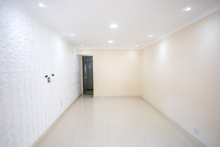 Casa à venda com 137m², 3 quartos e 2 vagas Casa à venda com 137m², 3 quartos e 2 vagasSala