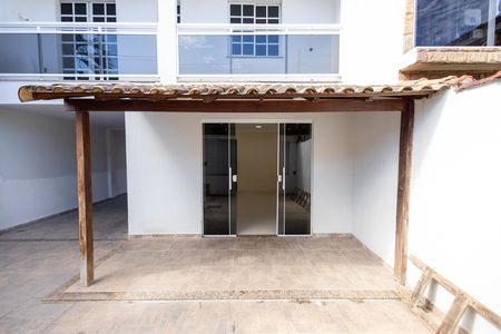 Casa à venda com 137m², 3 quartos e 2 vagas Casa à venda com 137m², 3 quartos e 2 vagasVaranda da Sala