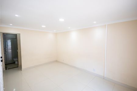 Casa à venda com 137m², 3 quartos e 2 vagas Casa à venda com 137m², 3 quartos e 2 vagasSala