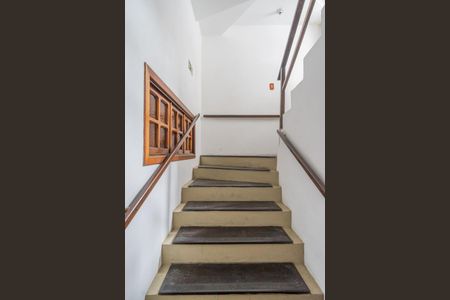 Apartamento à venda com 40m², 1 quarto e sem vagaEscadas