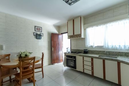 Casa à venda com 174m², 3 quartos e 4 vagas Casa à venda com 174m², 3 quartos e 4 vagasCozinha