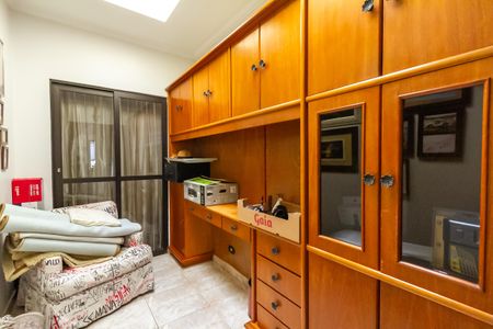 Casa à venda com 174m², 3 quartos e 4 vagas Casa à venda com 174m², 3 quartos e 4 vagasEscritório