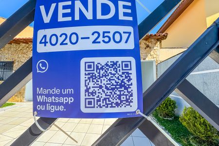 Casa à venda com 174m², 3 quartos e 4 vagas Casa à venda com 174m², 3 quartos e 4 vagasPlaca