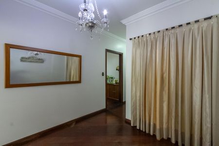 Casa à venda com 174m², 3 quartos e 4 vagas Casa à venda com 174m², 3 quartos e 4 vagasCopa