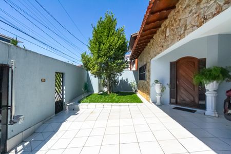 Casa à venda com 174m², 3 quartos e 4 vagas Casa à venda com 174m², 3 quartos e 4 vagasGaragem