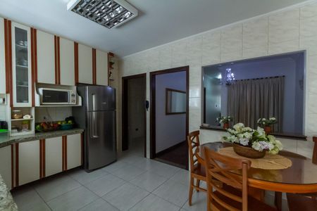 Casa à venda com 174m², 3 quartos e 4 vagas Casa à venda com 174m², 3 quartos e 4 vagasCozinha