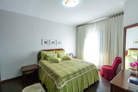 Casa à venda com 174m², 3 quartos e 4 vagas Casa à venda com 174m², 3 quartos e 4 vagasSuíte