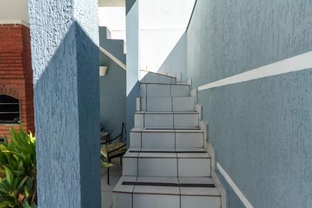 Casa à venda com 174m², 3 quartos e 4 vagas Casa à venda com 174m², 3 quartos e 4 vagasEscada