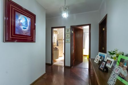 Casa à venda com 174m², 3 quartos e 4 vagas Casa à venda com 174m², 3 quartos e 4 vagasHall dos Quartos
