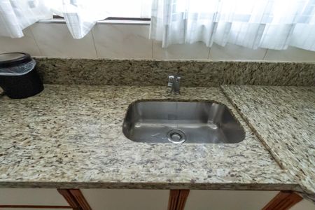 Casa à venda com 174m², 3 quartos e 4 vagas Casa à venda com 174m², 3 quartos e 4 vagasCozinha