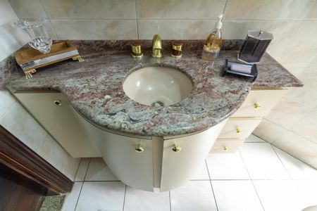 Casa à venda com 174m², 3 quartos e 4 vagas Casa à venda com 174m², 3 quartos e 4 vagasBanheiro Social