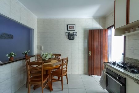 Casa à venda com 174m², 3 quartos e 4 vagas Casa à venda com 174m², 3 quartos e 4 vagasCozinha